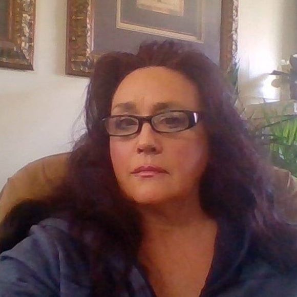 Meet your Posher, Cynthia - Picture 1 of 1